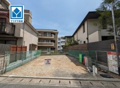 3階建＾＾南向き。4LDK。ビルドインガレージ2台分＾＾