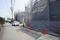 前面道路は北側約4ｍの公道に面しています。