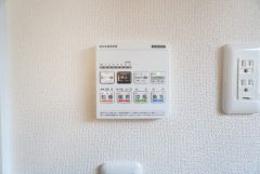 浴室暖房乾燥機には、暖房、乾燥、涼風、換気の4つの機能が付いています。タイマー付きです。換気・雨の日の洗濯も安心です＾＾