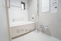 1日の疲れを癒すくつろぎのバスルーム。 雨の日のお洗濯にも嬉しい浴室乾燥付き。換気機能付きなのでお風呂のカビ予防にもなります＾＾ 