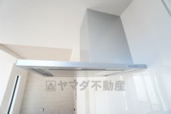 生活感も隠すことができ、来客時にも安心です。  ランドリースペース上部には窓も付いており換気に便利です＾＾