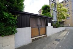 敷地内にゴミ置き場があり、ゴミ出しがしやすい便利なマンションです＾＾ 建物近くで日々の家事負担を軽減でき、忙しい朝にも助かります。