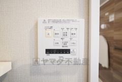 浴室暖房乾燥機には、暖房、乾燥、涼風、換気の4つの機能が付いています。タイマー付きです。換気・雨の日の洗濯も安心です＾＾