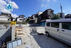 東月隈小学校、目の前＾＾西鉄バス「浦田」歩9分。博多駅行＾＾