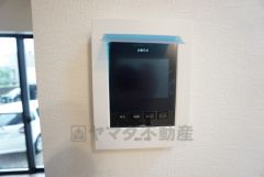 防犯性、セキュリティ対策に安心できるテレビモニター付きインターフォンです。セールスマン対策にもなり安心できます。