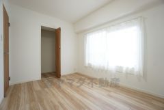 住む人のこだわりを活かす洋室＾＾ウォークインクローゼットもあり荷物もすっきり片付けられ、ゆとりのある暮らしが出来ます＾＾