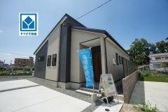 ゆめタウン筑紫野まで車で4分(1.1ｋｍ)。最寄りコンビニまで徒歩5分。日頃のお買い物もラクラクな周辺環境＾＾