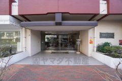 ベビーカーもスムーズ。ゆとりある広さと動線設計のエントランス＾＾