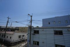 2階バルコニーからの眺望です。前面に遮るものがなく景色を一望できます。日当たりも良好。お洗濯物が良く乾きます。