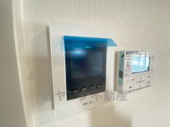 防犯はもちろん、セールスマン対策にもなるモニター付きインターホンです。お子さん1人での留守番時にも活躍しそうです。