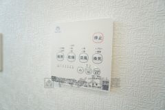 浴室暖房乾燥機には、暖房、乾燥、涼風、換気の4つの機能が付いています。タイマー付きです。換気・雨の日の洗濯も安心です＾＾