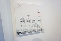 浴室暖房乾燥機には、暖房、乾燥、涼風、換気の4つの機能が付いています。タイマー付きです。換気・雨の日の洗濯も安心です＾＾