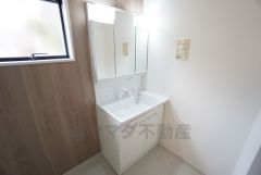 三面鏡裏収納付き洗面化粧台です＾＾
