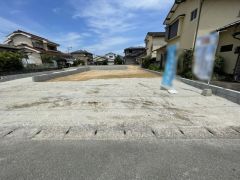 駐車スペースは並列3台分を確保。マイカー用に、お客さま用に、余裕を持ってご利用いただけます＾＾