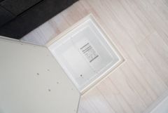 キッチンに床下収納があります。長期保存ができるもの、調理器具、防災グッズを入れておくのもいいですね。