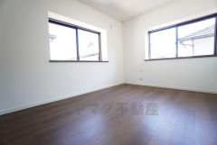 6帖洋室。木の温もりがやさしいフローリングとシンプルなクロスです＾＾