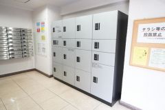 宅配ボックス付き。お仕事中や外出中などの不在時にも荷物が受け取れるのはとっても便利ですね＾＾セキュリティ面でも安心です＾＾