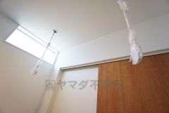 洗面室には室内物干し付き＾＾雨の日や花粉の季節でも気にせず洗濯物が干せるので嬉しいですね＾＾