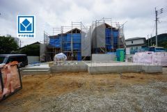 柏原小学校：徒歩約7分。柏原中学校：徒歩約20分。スーパー徒歩5分。ス停「自然公園前」徒歩6分。