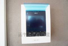 防犯はもちろん、セールスマン対策にもなるモニター付きインターホンです。 来訪者の顔が見えるので安心ですね＾＾