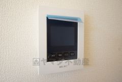 防犯はもちろん、セールスマン対策にもなるモニター付きインターホンです。 来訪者の顔が見えるので安心ですね＾＾