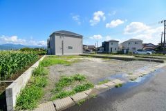 ゆとりある並列2台駐車。マイカー用に、お客さま用に、余裕を持ってご利用いただけます。