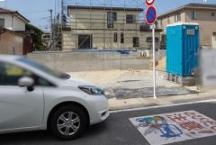 駐車スペースはゆとりある2台分を確保。マイカー用に、お客さま用に、余裕を持ってご利用いただけます。