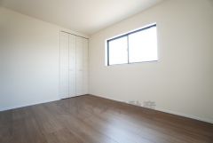 住む人のこだわりを活かす洋室＾＾広めのクローゼットもあり荷物もすっきり片付けられ、ゆとりのある暮らしが出来ます＾＾