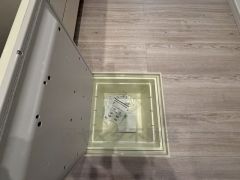 キッチンに床下収納があります。長期保存ができるもの、調理器具、防災グッズを入れておくのもいいですね。