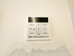 おいだき機能つきなのでお風呂に入る時間が異なるご家庭には嬉しいですね。ボタン一つで快適で便利な生活が＾＾
