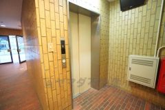 エレベーター完備で、毎日の移動もスムーズ。重い荷物やベビーカーの利用も安心です。買い物帰りや引っ越し時など、上階でもラクに移動できますね＾＾