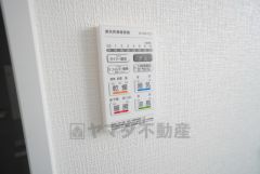 雨の日の洗濯も安心できる浴室暖房乾燥機付き浴室。リモコンで操作もボタン1つで簡単。 浴室暖房乾燥機には、暖房、乾燥、涼風、換気の4つの機能が付いています＾＾