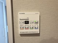 浴室暖房乾燥機には、暖房、乾燥、涼風、換気の4つの機能が付いています。タイマー付きです。換気・雨の日の洗濯も安心です＾＾