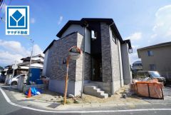 10年間の瑕疵保証が付いた安心の新築戸建。2面バルコニーで日当たり良好。