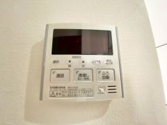 おいだき機能つきなのでお風呂に入る時間が異なるご家庭には嬉しいですね。ボタン一つで快適で便利な生活が＾＾