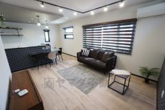 大きな窓のあるリビングは陽光あふれる明るい空間です。居心地良く、ご家族皆がゆったり寛げる憩いの空間となりそうです。