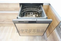 炊事時間を大幅に短縮できる食器洗浄乾燥機付き＾＾食器を洗う手間が減るので家族とのコミュニケーションの時間や自分の時間が増えますね。