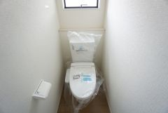 1階2階の2ヶ所にトイレがありますので、忙しい朝にも家族に気を使わず、ゆとりが生まれますね＾＾