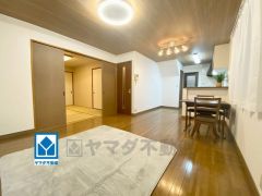 家族が集まる開放的なリビング。思い思いの時間を過ごしたり食事をしたり、素敵な団らんの場になりますね＾＾