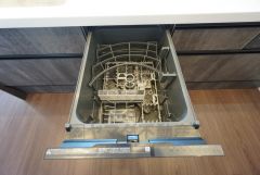 炊事時間を大幅に短縮できる食器洗浄乾燥機付き＾＾食器を洗う手間が減るので家族とのコミュニケーションの時間や自分の時間が増えますね。 
