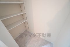 衣類やタオルの収納スペースを確保＾＾雑然とした洗面室がすっきり片付けやすくなりますし、パジャマや下着を個室に取りに行くという手間も省けます。