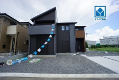 敷地面積は広々とした約61坪＾＾カースペースは並列2台分（車種による）なのでご夫婦で1台ずつ所有している場合や来客時に＾＾