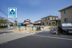 10年間の瑕疵保証が付いた安心の新築戸建。2面バルコニーで日当たり良好。