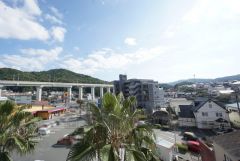 バルコニーからの眺望です＾＾ 晴れた日には山が見えます＾＾