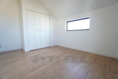 家具を選ばないナチュラルなフローリングとシンプルなクロスです＾＾