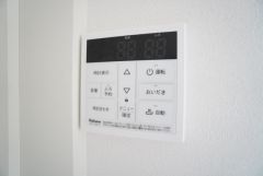 おいだき機能つきなのでお風呂に入る時間が異なるご家庭には嬉しいですね。ボタン一つで快適で便利な生活が＾＾