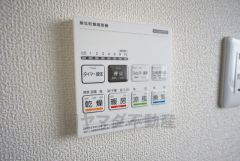 浴室暖房乾燥機には、暖房、乾燥、涼風、換気の4つの機能が付いています。タイマー付きです。換気・雨の日の洗濯も安心です＾＾