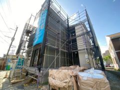 駐車スペースは2台分を確保（車種による）。マイカー用に、お客さま用に、余裕を持ってご利用いただけます。