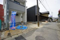 前面道路は北側約4ｍの公道に面しています。