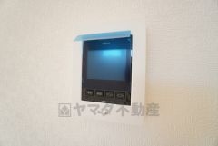 防犯はもちろん、セールスマン対策にもなるモニター付きインターホンです。お子さん1人での留守番時にも活躍しそうです。